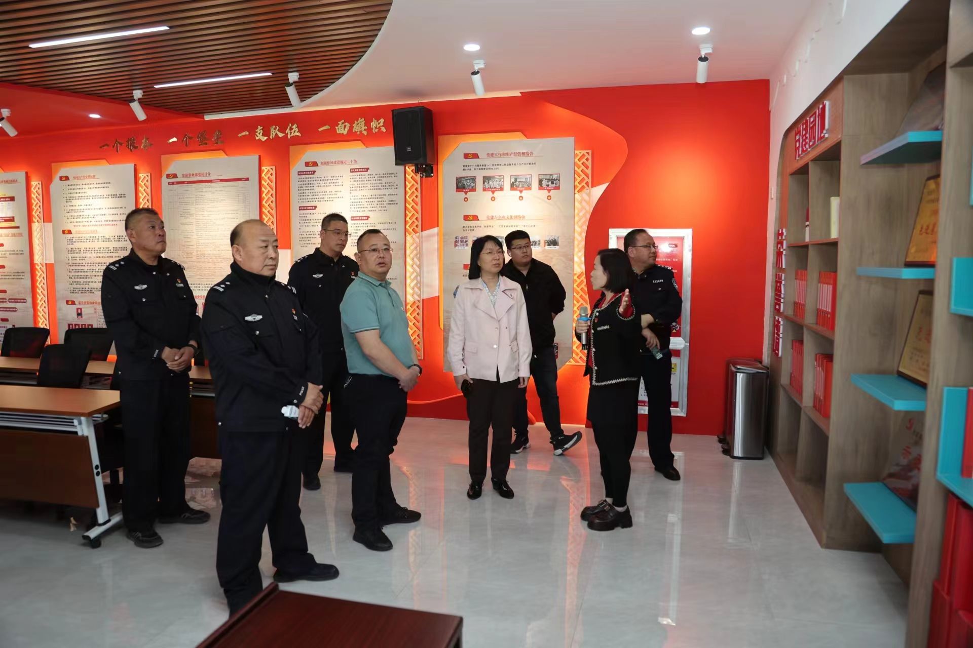 磴口县政府副县长何蓉带队开展基层派出所,警务室建设工作调研活动